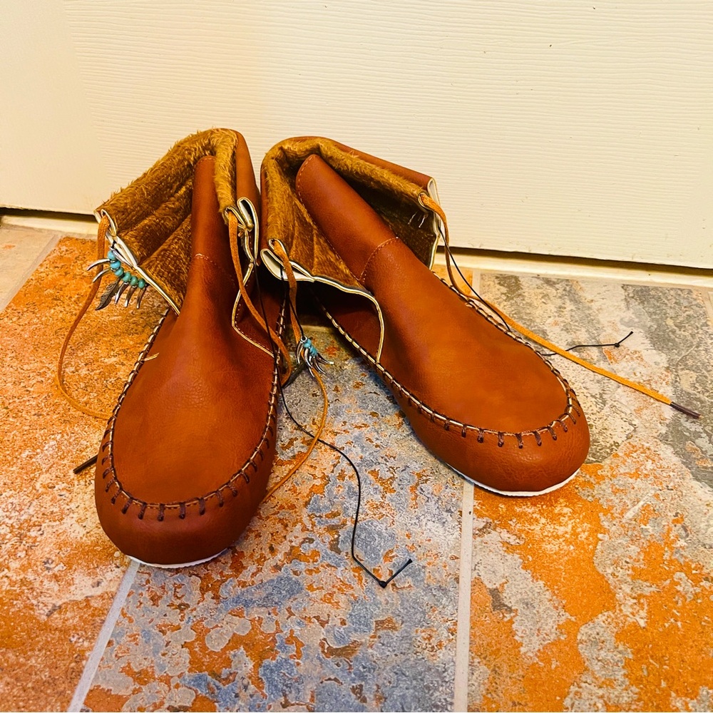 🥾New In Bag. Brown Leather Tie Moccasins. With Turquoise/silver Tie Accents